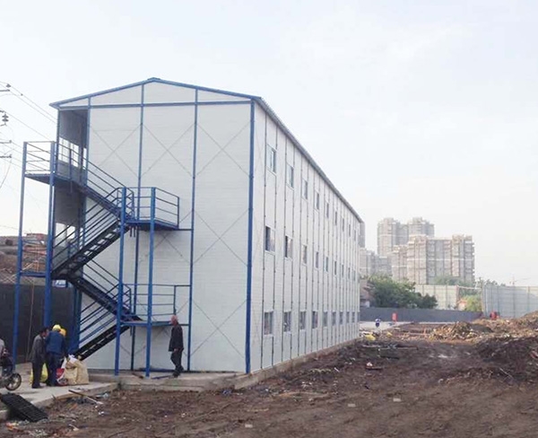 三層雙坡組合樓房